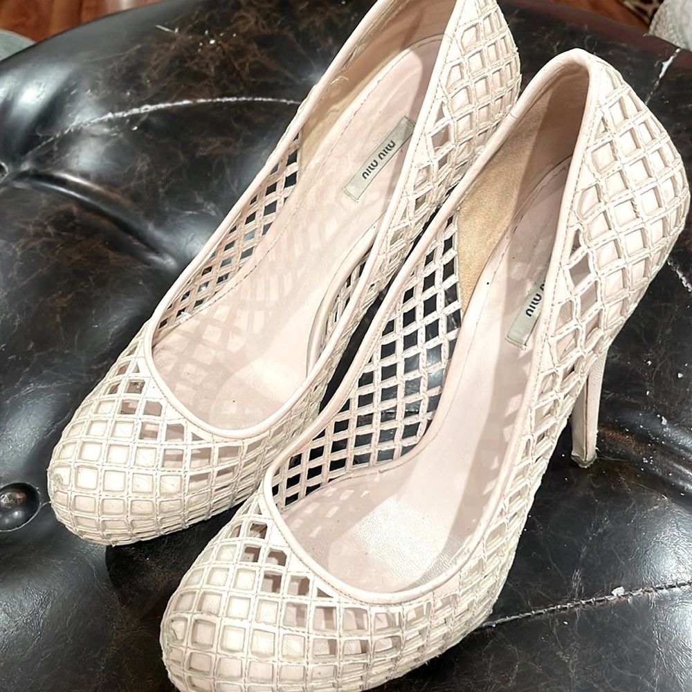 Miu Miu Prada pink beige nude 38 pumps net fishnet